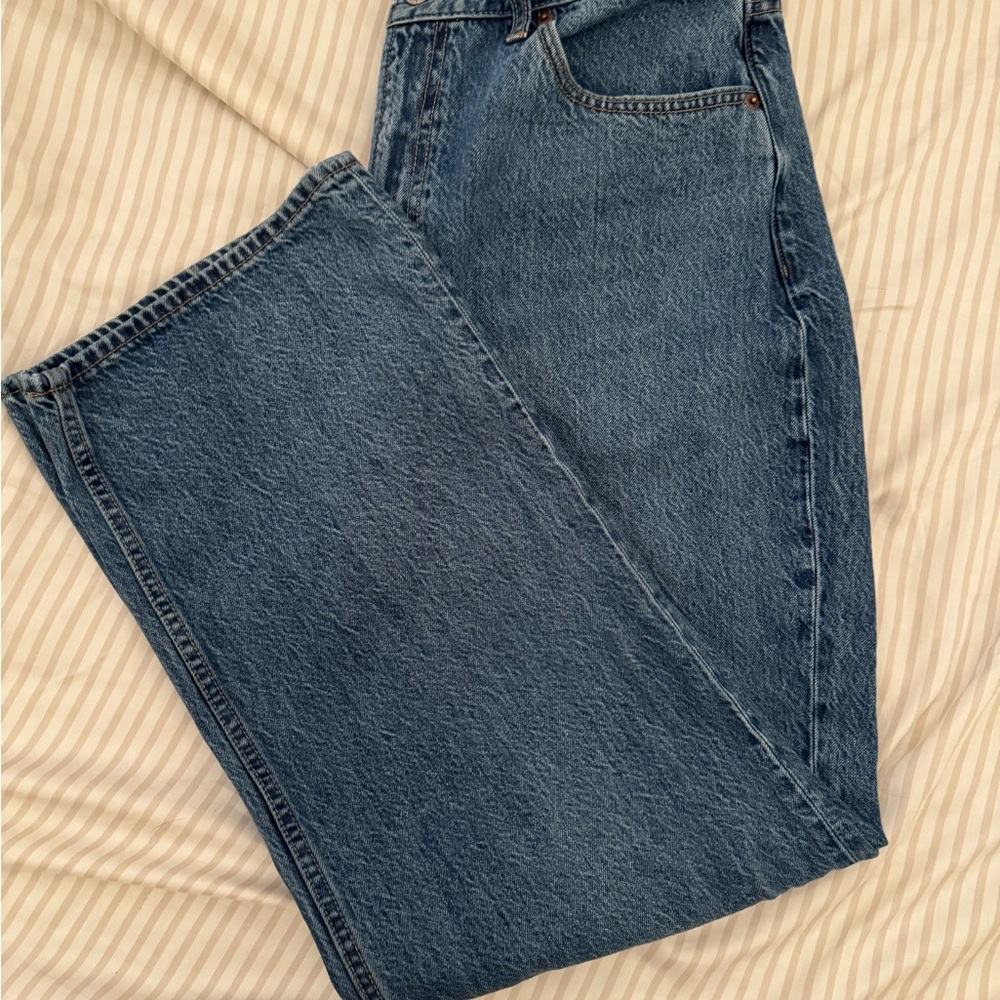 Abercrombie High Rise Curve Love Loose Jean in Medium Wash 31 Waist